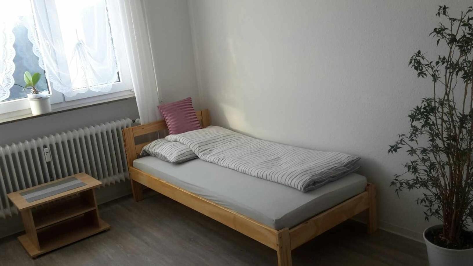 Egyszeru Szallas Stuttgart Buitenkant foto